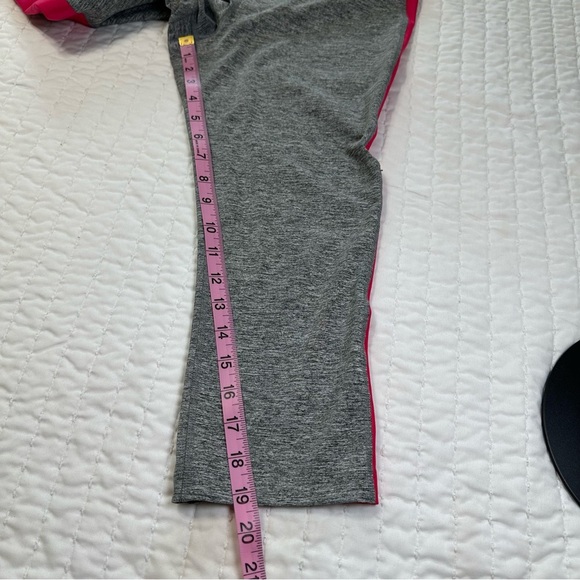 Nike Capri Workout  Leggings Dri-Fit Size M  Grey and Pink - Picture 4 of 12